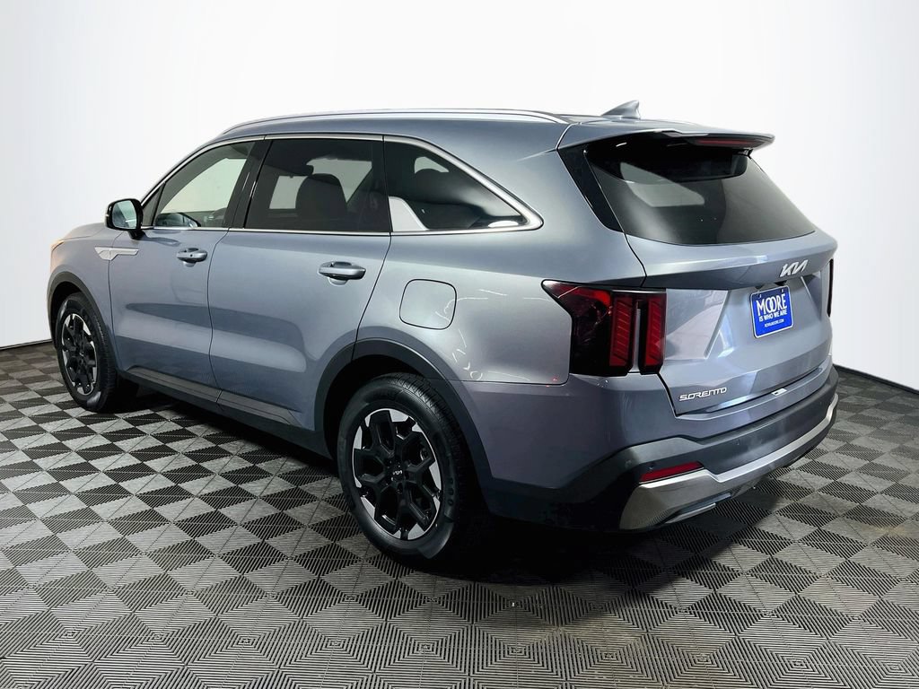 Used 2024 Kia Sorento S FWD image 5