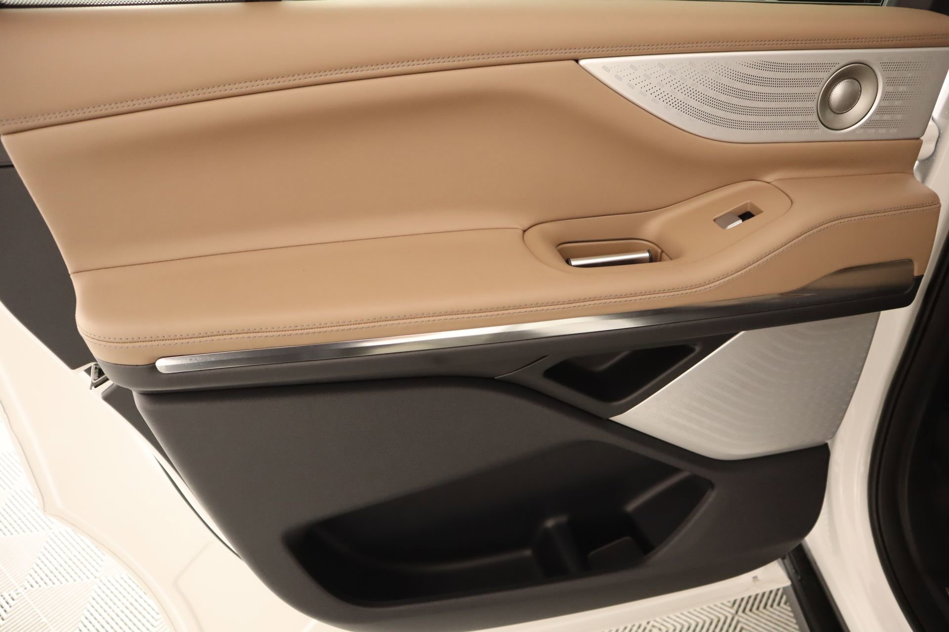 New 2026 Lincoln Navigator L Black Label AWD/4WD image 18