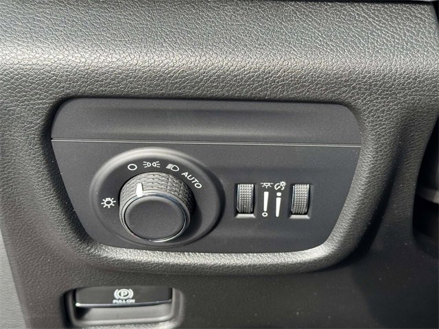 New 2025 Jeep Grand Cherokee L Laredo image 8