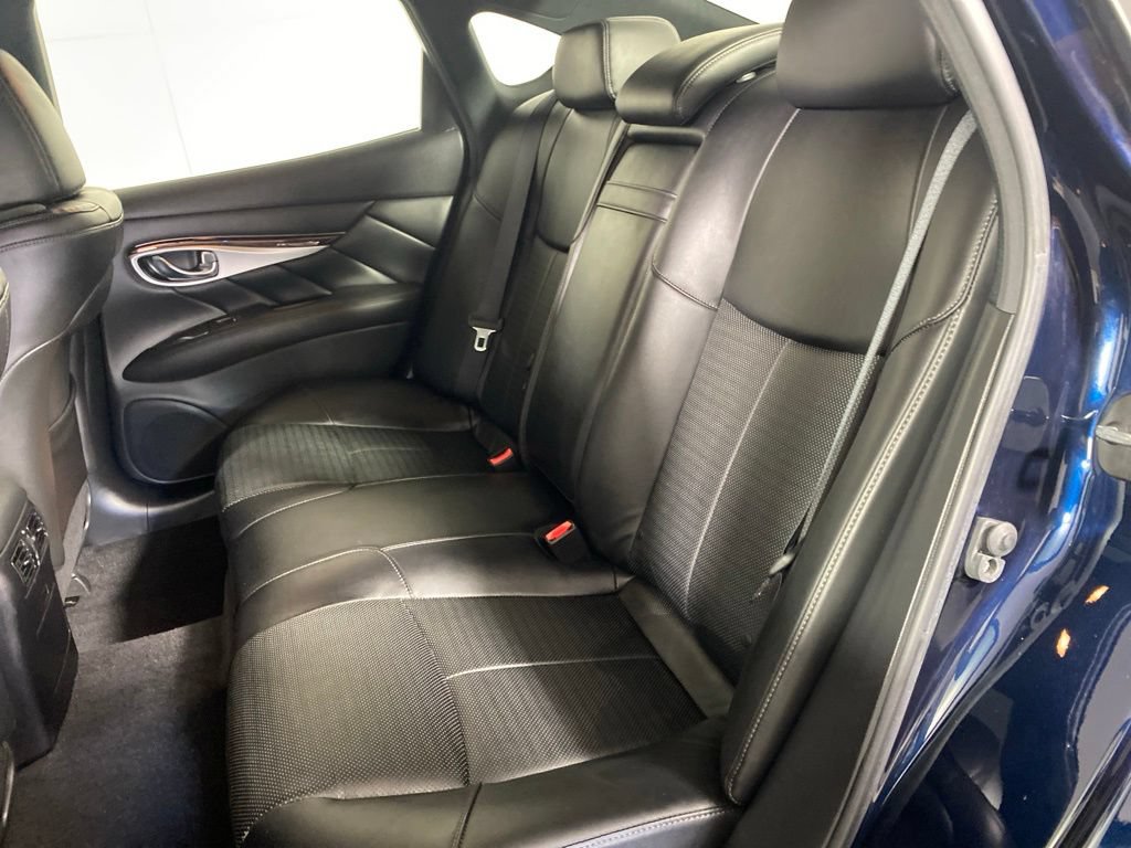 Used 2017 INFINITI Q70 3.7 w/ Technology Package AWD/4WD image 13
