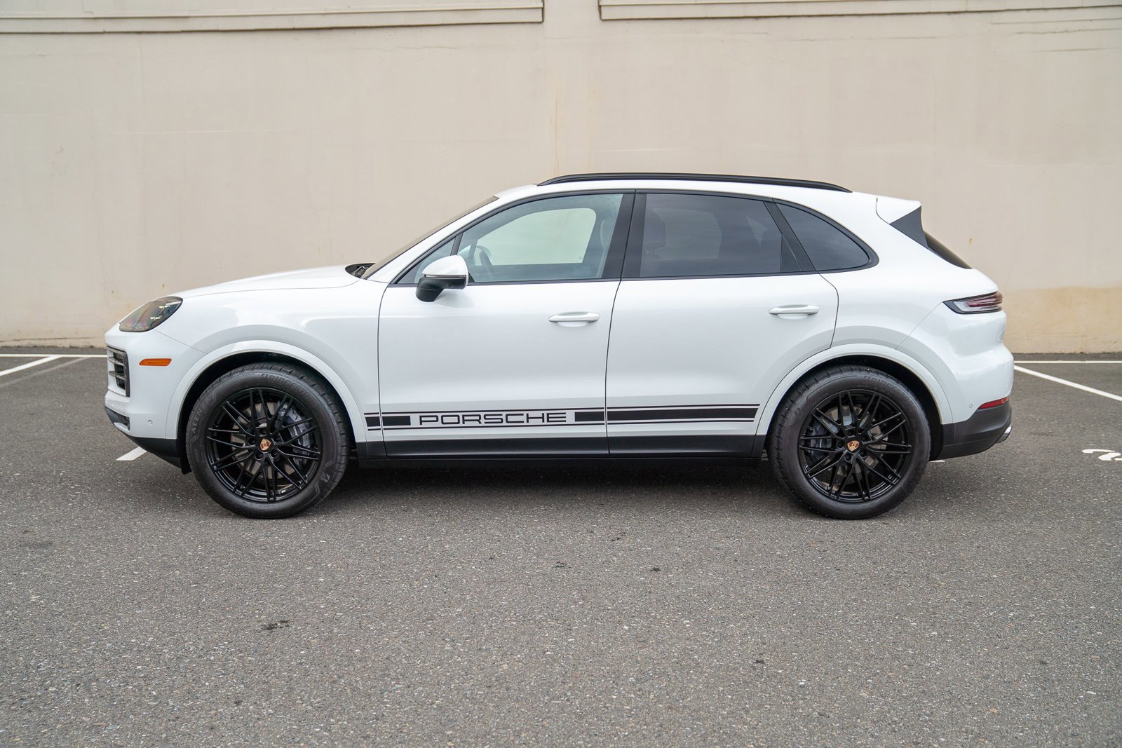 Used 2025 Porsche Cayenne image 2