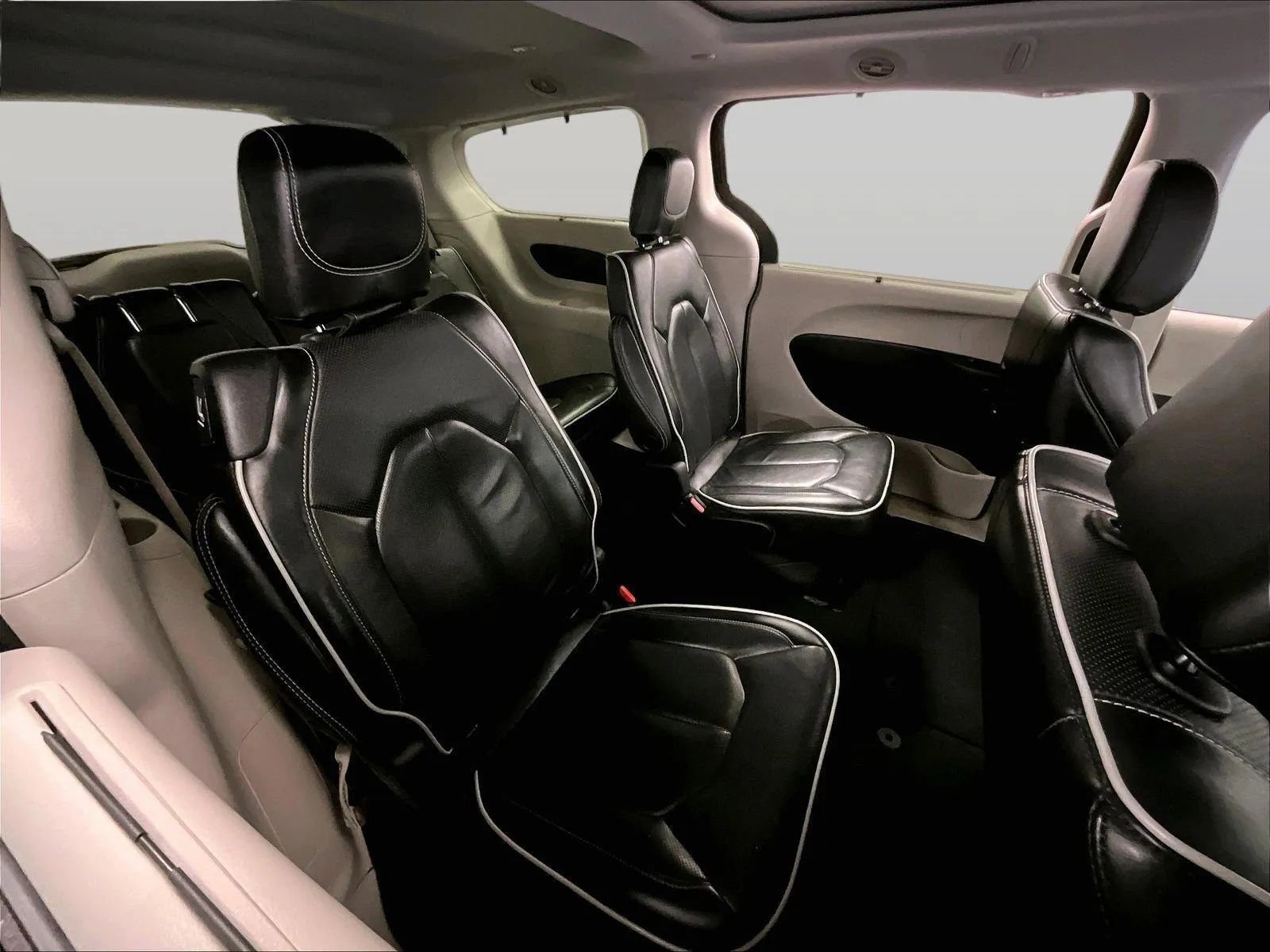 Used 2023 Chrysler Pacifica Limited image 26