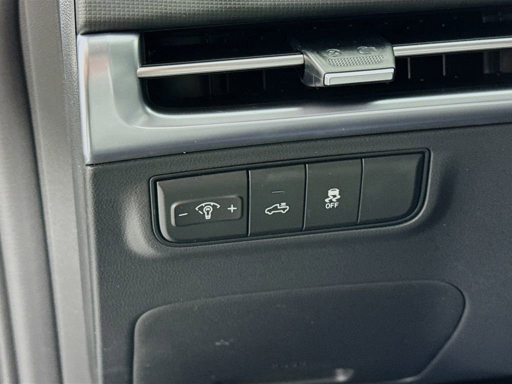 Certified 2025 Hyundai Santa Cruz SEL image 10