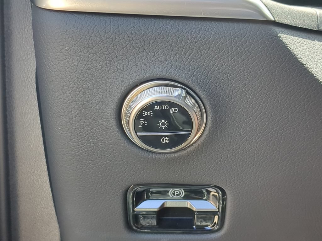Used 2025 Mercedes-Benz GLC 300 image 27