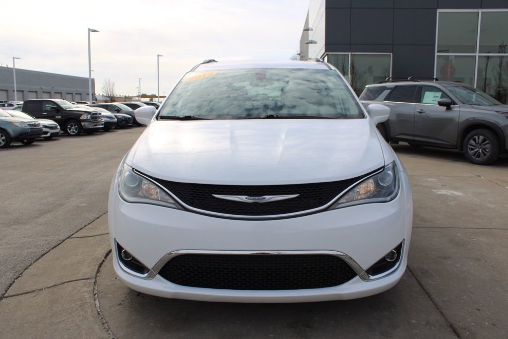 Used 2019 Chrysler Pacifica Touring-L image 2