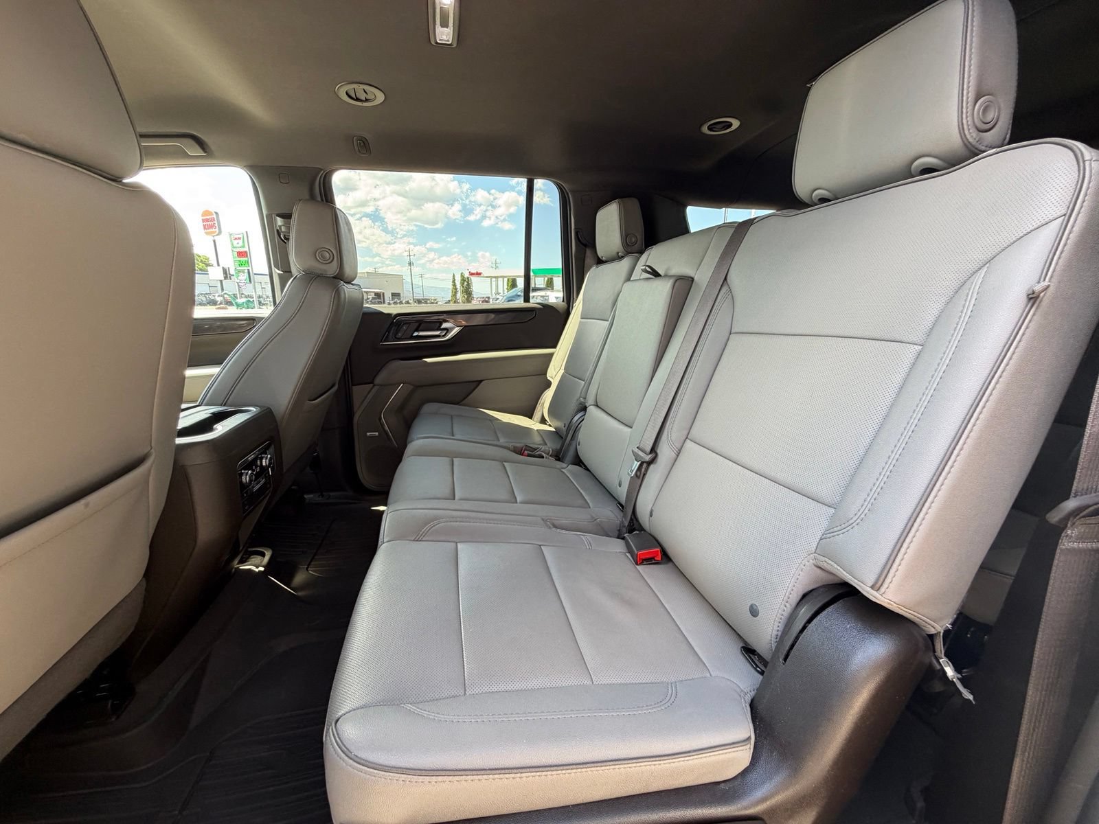 Used 2025 GMC Yukon XL Elevation AWD/4WD image 24