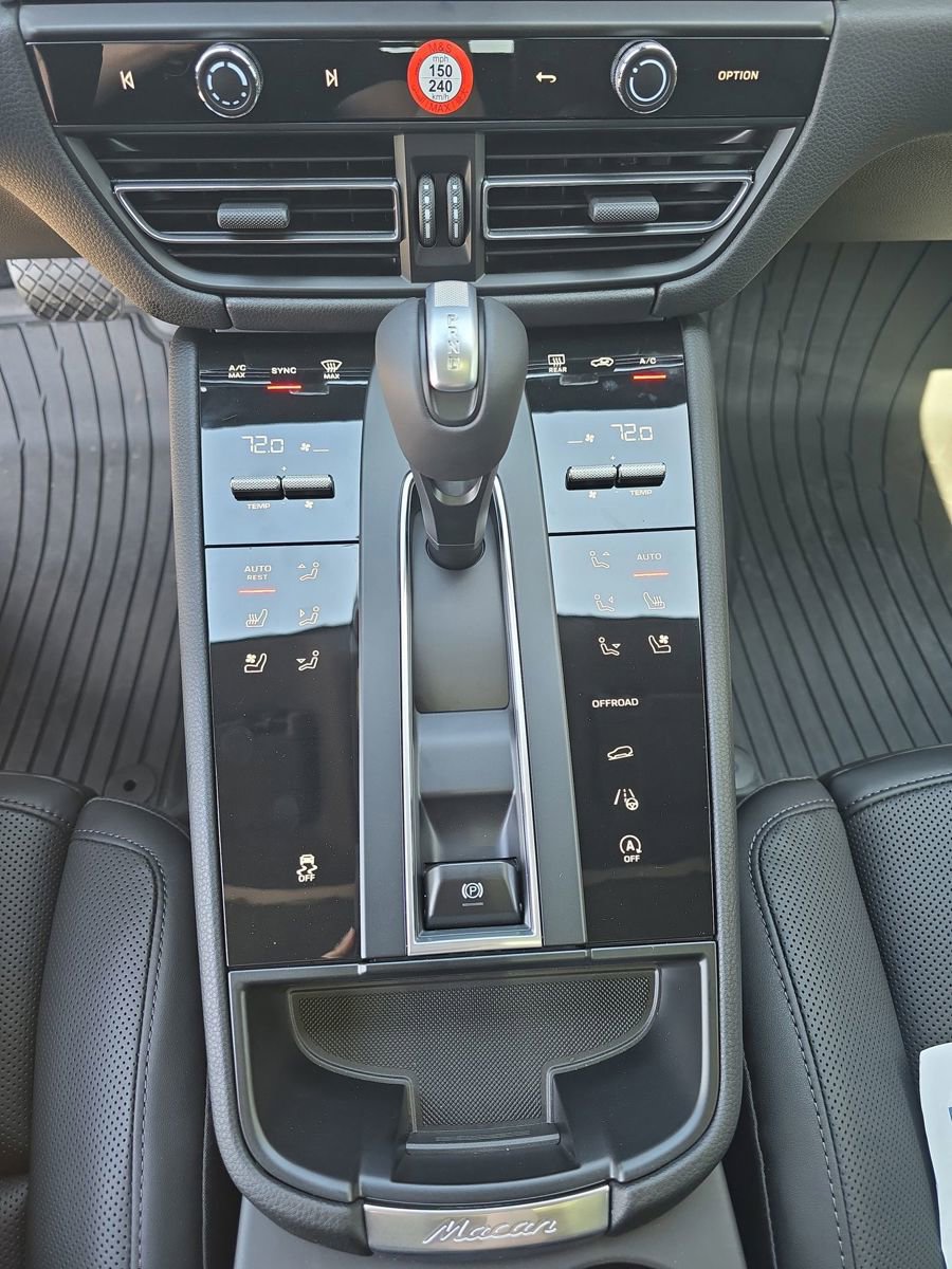 New 2026 Porsche Macan image 20