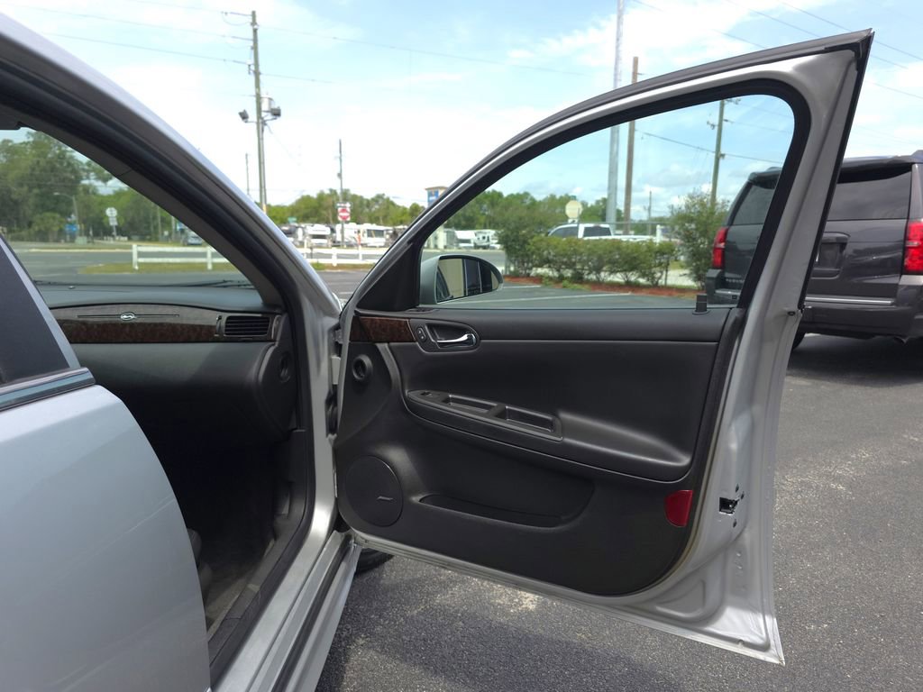 Used 2013 Chevrolet Impala LTZ FWD image 11