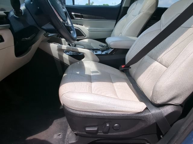 Used 2023 Kia Telluride EX w/ EX Captain's Chair Package AWD/4WD image 10