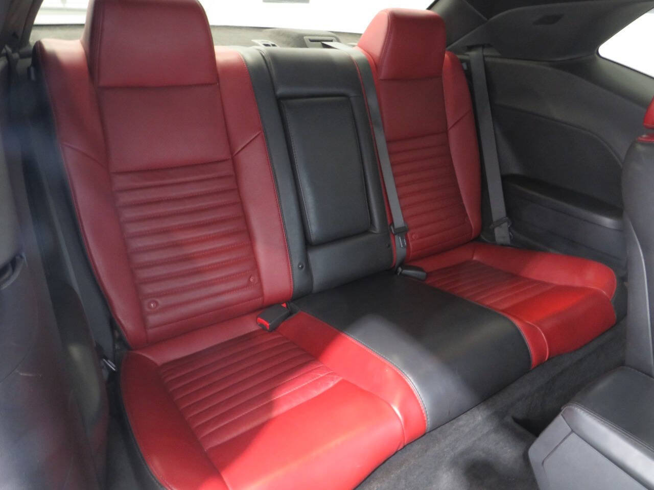 Used 2013 Dodge Challenger SXT RWD image 12