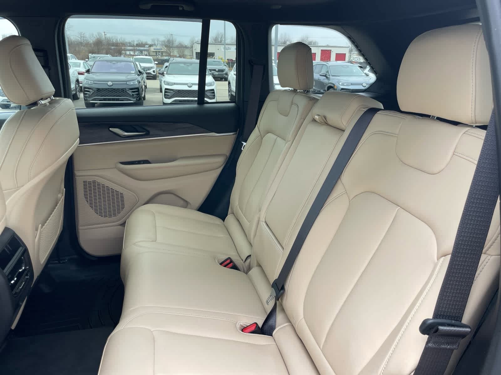 Used 2025 Jeep Grand Cherokee Limited w/ Trailer Tow Package AWD/4WD image 44