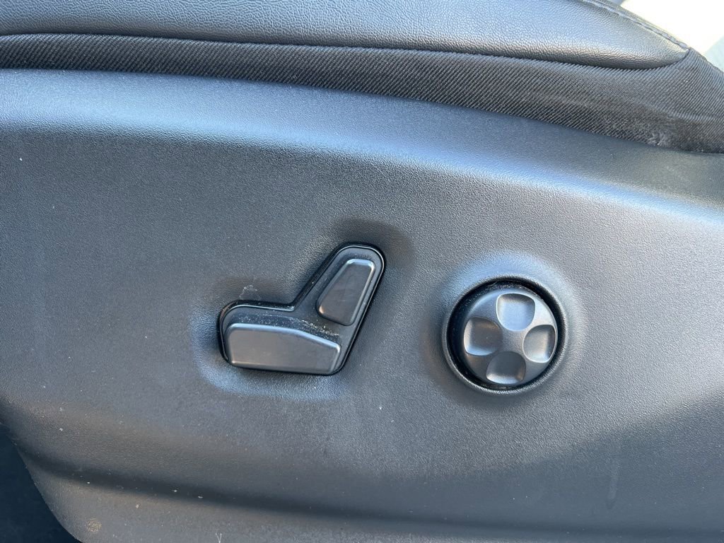 Used 2024 Chrysler Pacifica Touring-L image 10