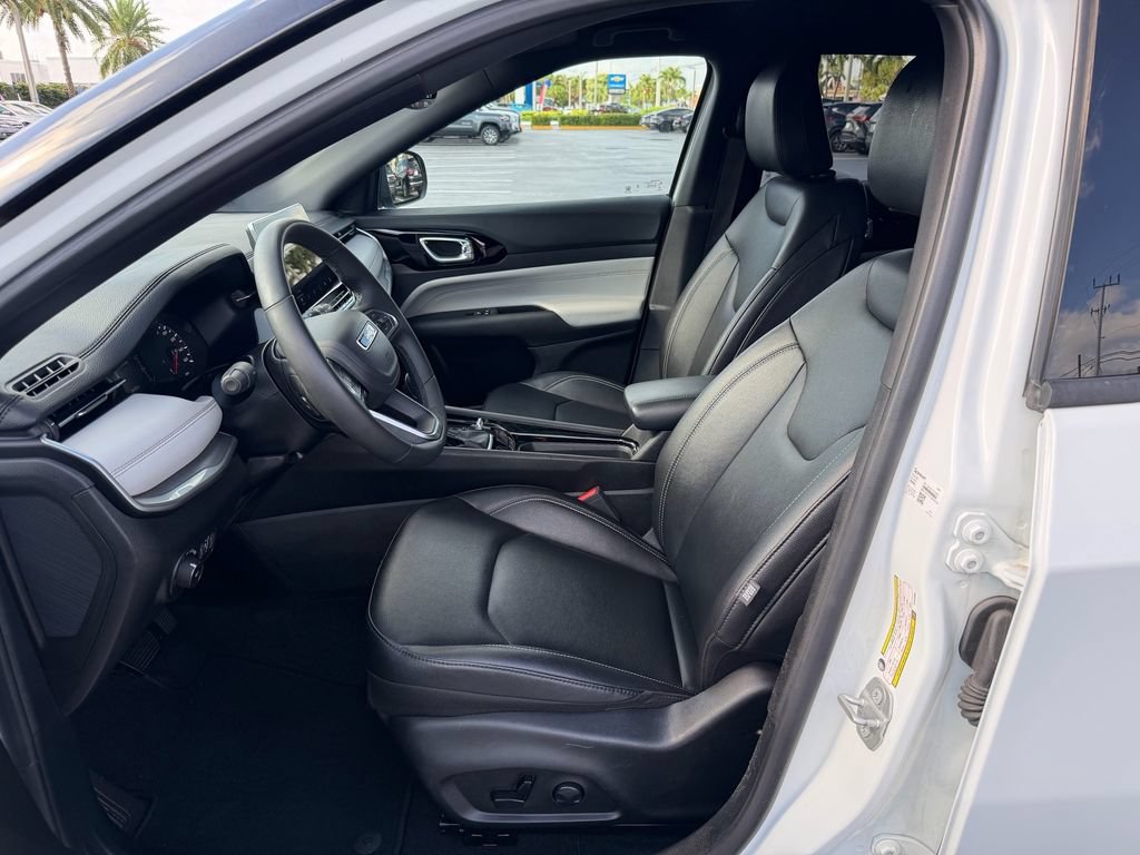 Used 2025 Jeep Compass Limited AWD/4WD image 10