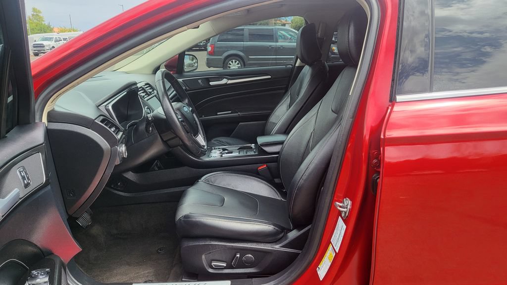 Used 2020 Ford Fusion Energi Titanium FWD image 25