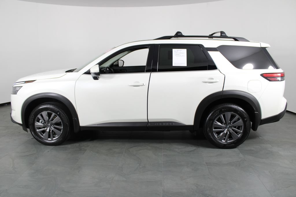 Certified 2024 Nissan Pathfinder SV FWD image 12