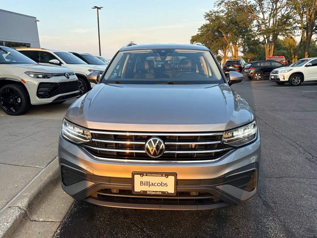 Used 2022 Volkswagen Tiguan SE AWD/4WD image 9