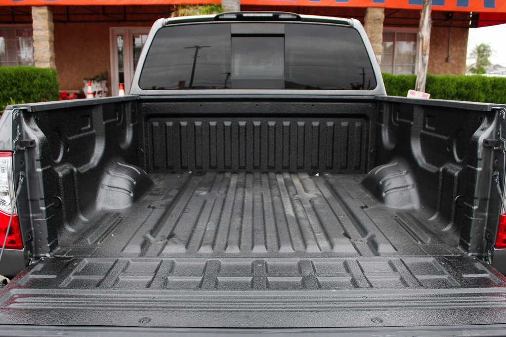 Used 2021 Nissan Titan SV w/ SV Convenience Package image 8