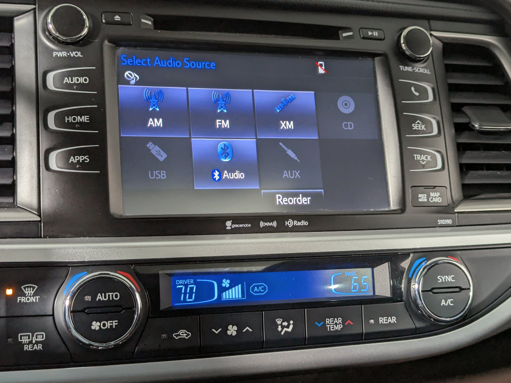Used 2019 Toyota Highlander XLE AWD/4WD image 29