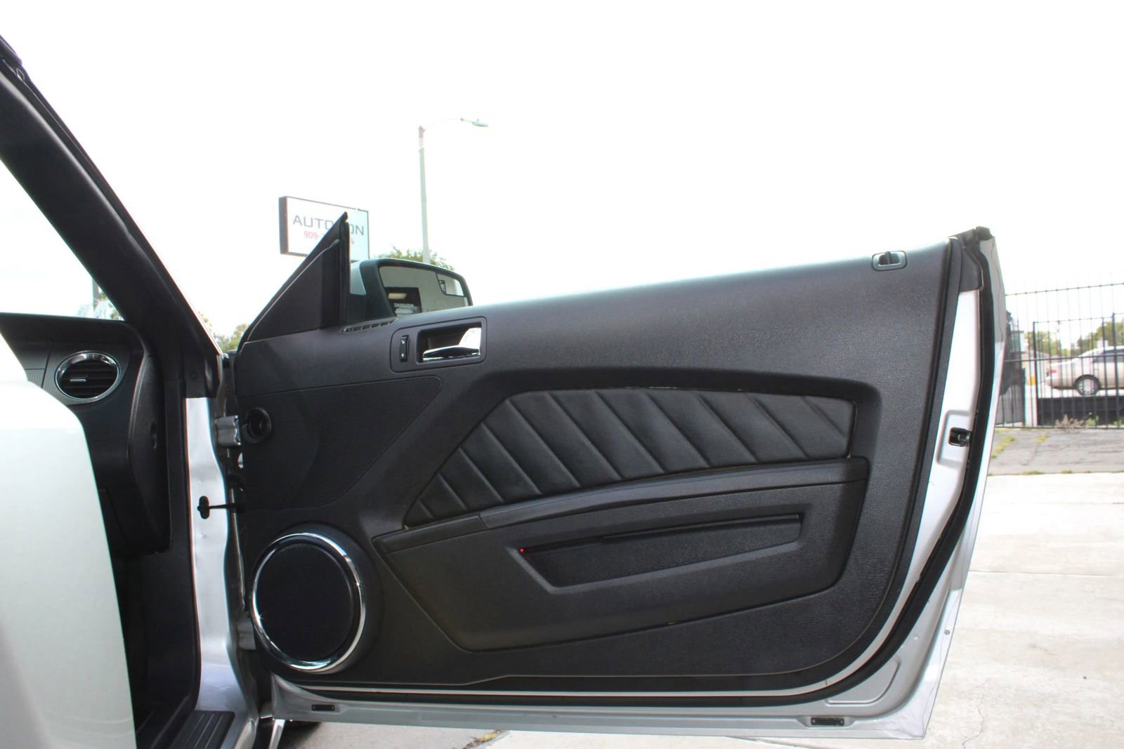 Used 2011 Ford Mustang GT Premium RWD image 13