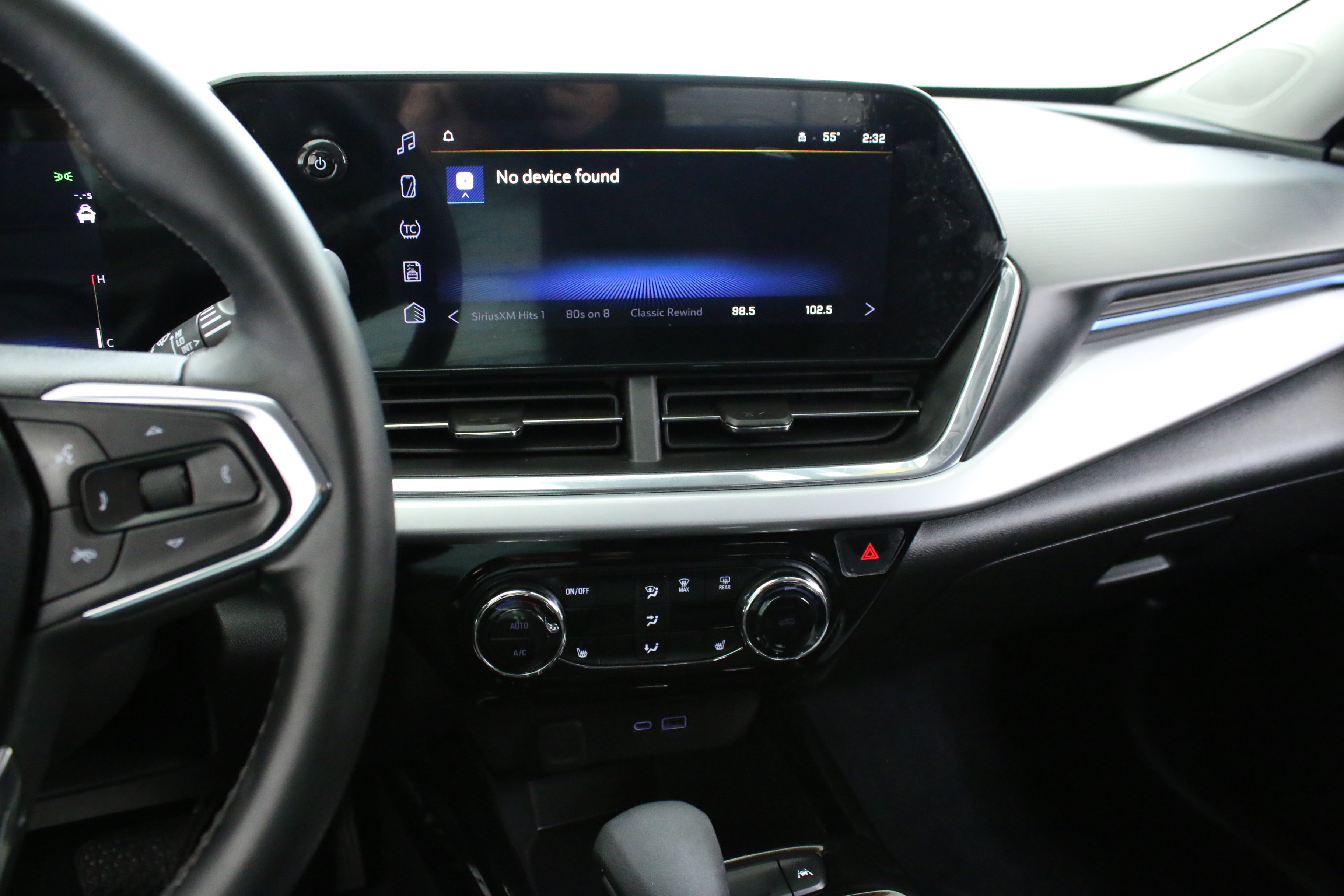 Used 2024 Chevrolet Trax LT w/ Driver Confidence Package FWD image 16