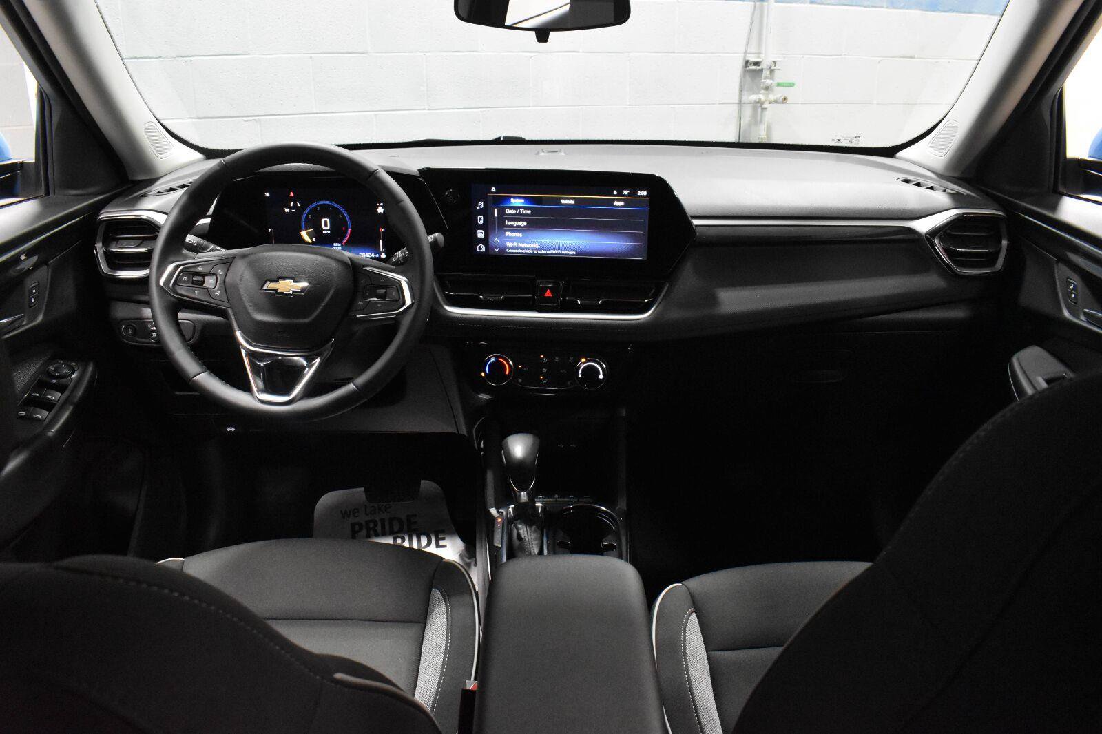 Used 2025 Chevrolet TrailBlazer LT w/ LPO, Blackout Package AWD/4WD image 5