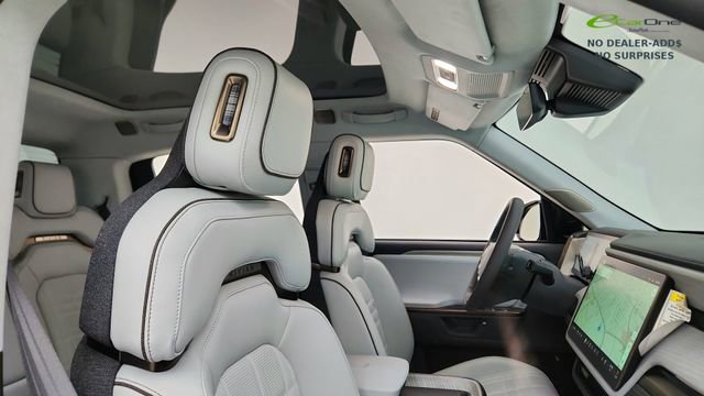Used 2025 Rivian R1T Premium AWD/4WD image 22