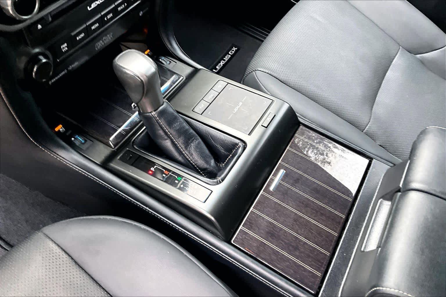 Used 2023 Lexus GX 460 Premium w/ Accessory Package AWD/4WD image 17