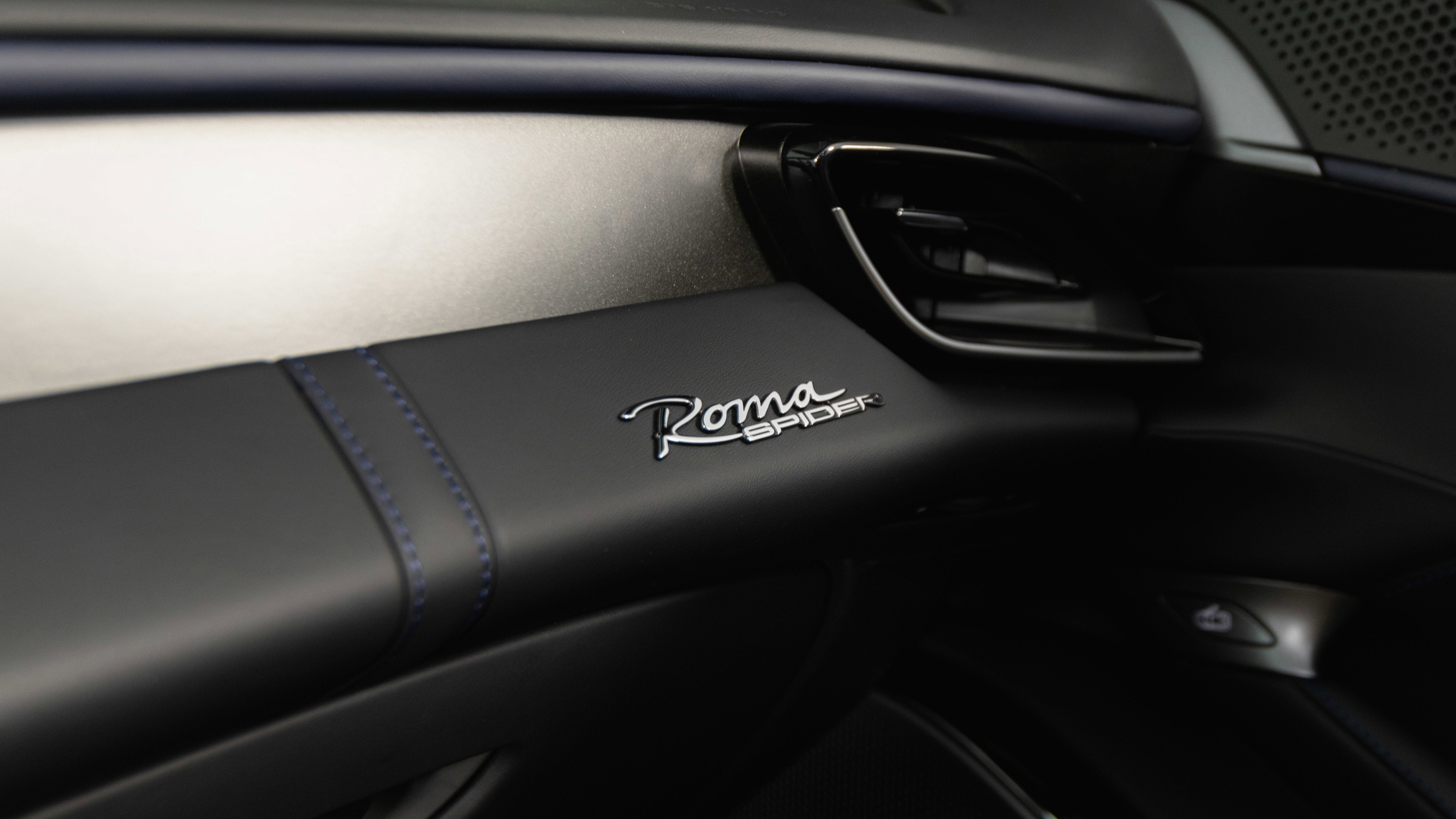 Certified 2025 Ferrari Roma Spider RWD image 41