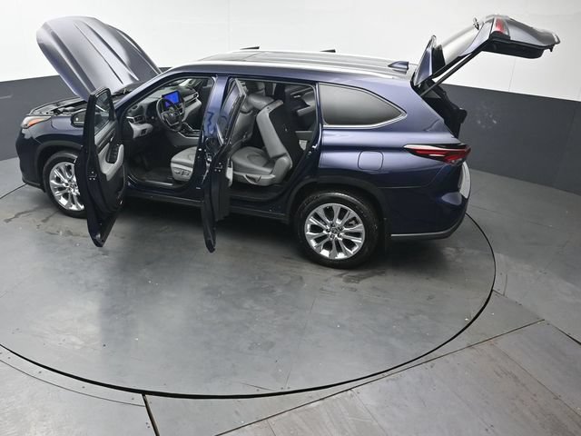Certified 2024 Toyota Highlander Limited AWD/4WD image 48
