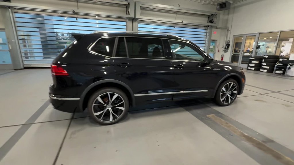 Certified 2024 Volkswagen Tiguan SEL R-Line AWD/4WD image 12