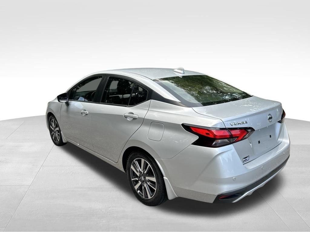 Used 2021 Nissan Versa SV FWD image 3