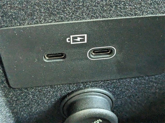 New 2025 Volvo XC90 B6 Core w/ Climate Package image 25