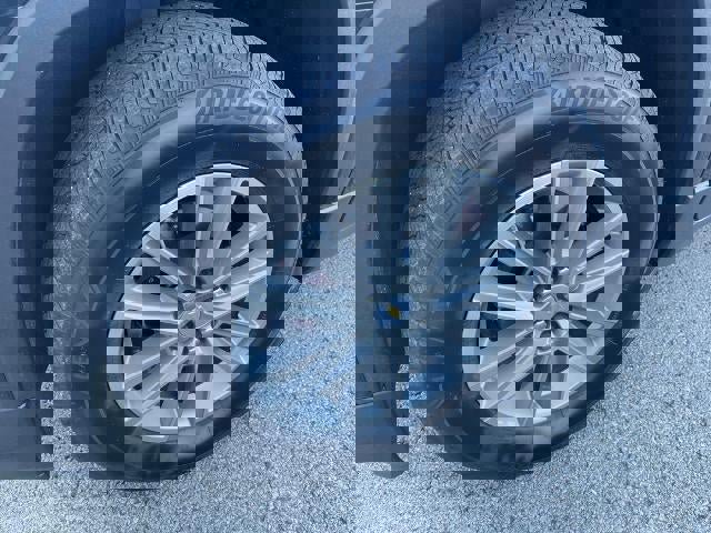 Used 2023 Chevrolet Traverse LT image 6