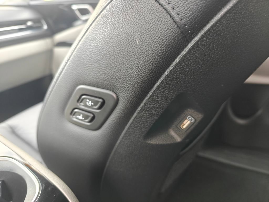 Used 2022 Kia Carnival SX Prestige image 17