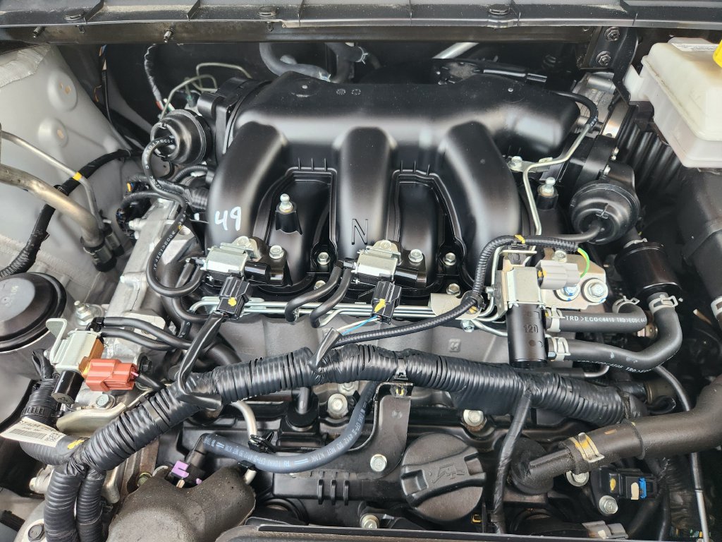 Used 2025 Nissan Pathfinder SV AWD/4WD image 33