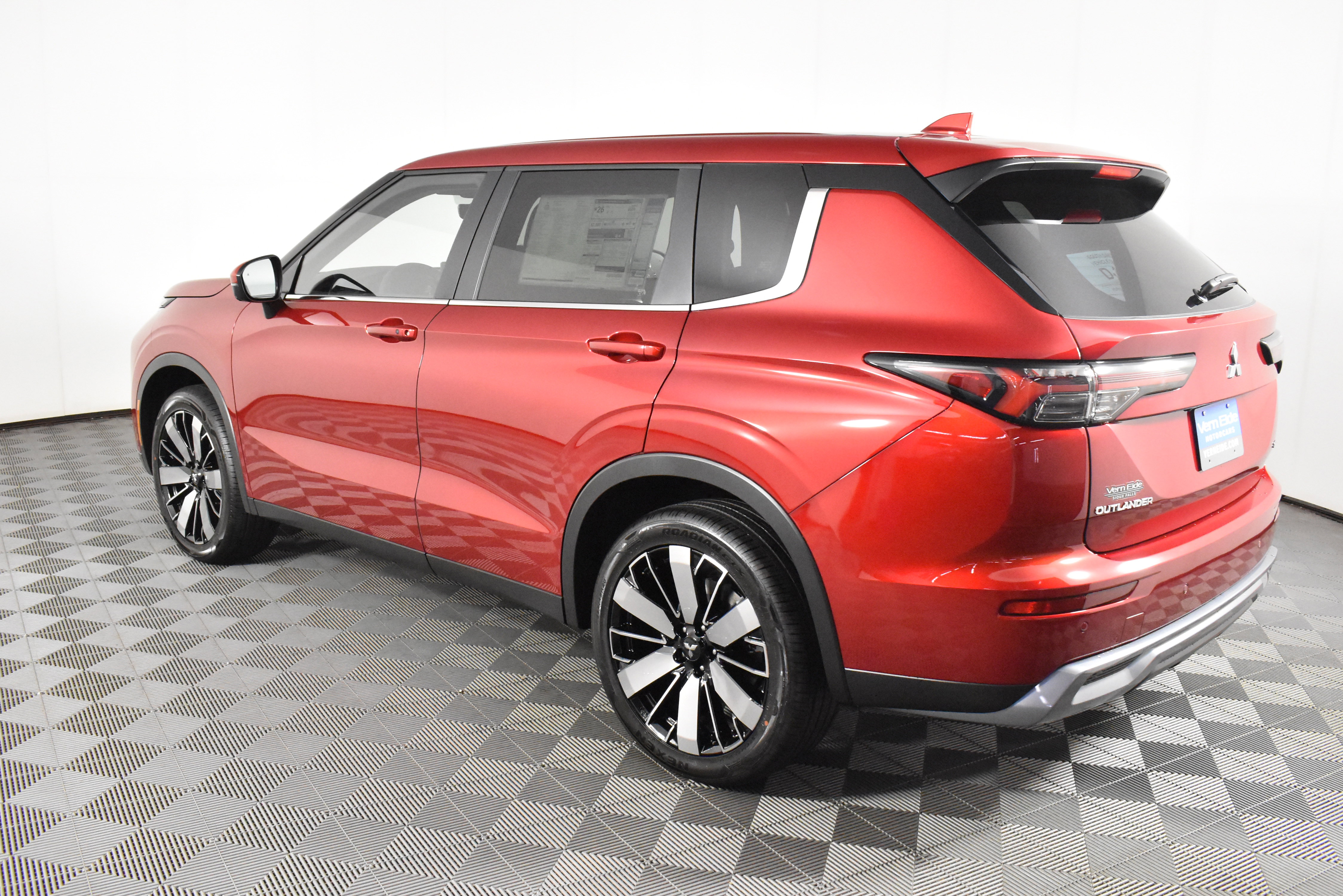 Used 2025 Mitsubishi Outlander SE image 8