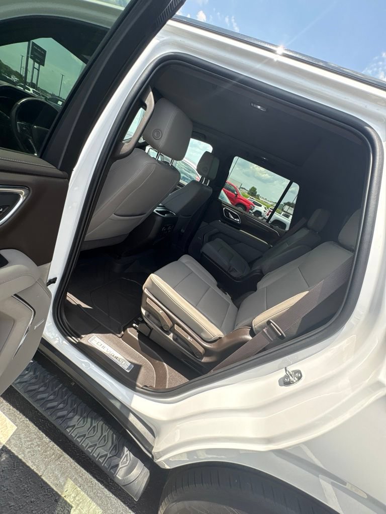 Used 2023 Chevrolet Tahoe Z71 w/ Luxury Package AWD/4WD image 14