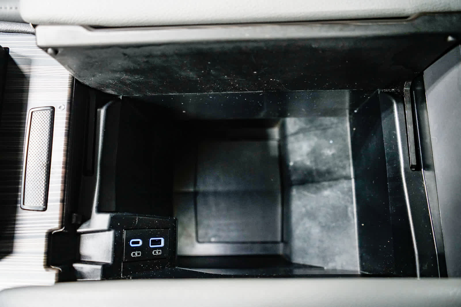 Used 2021 Toyota Sienna Limited image 27