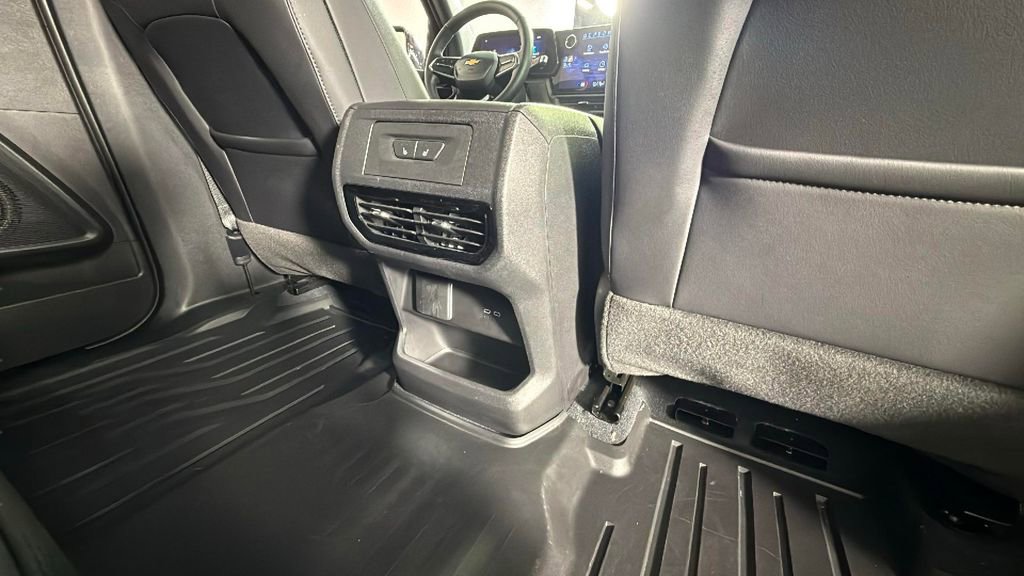 Certified 2025 Chevrolet Silverado EV LT image 32