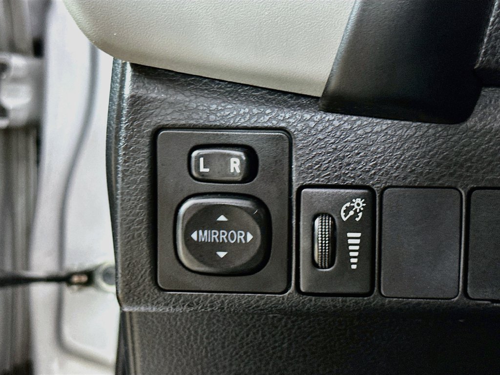 Used 2018 Toyota Corolla LE FWD image 12