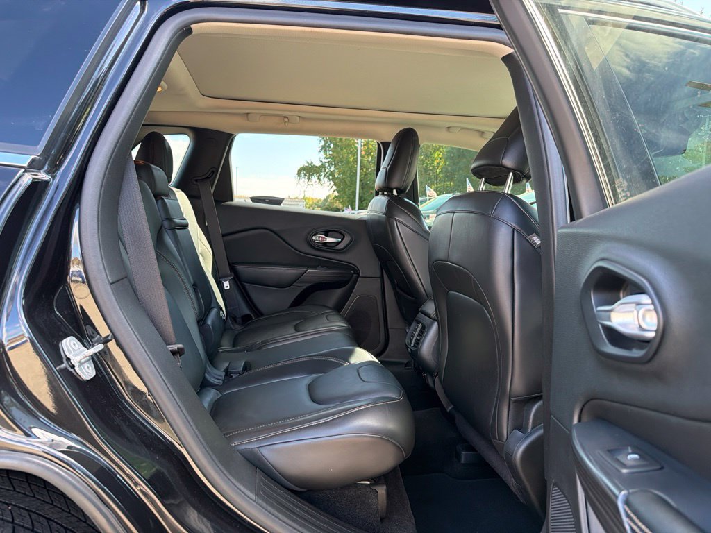 Used 2015 Jeep Cherokee Limited AWD/4WD image 12