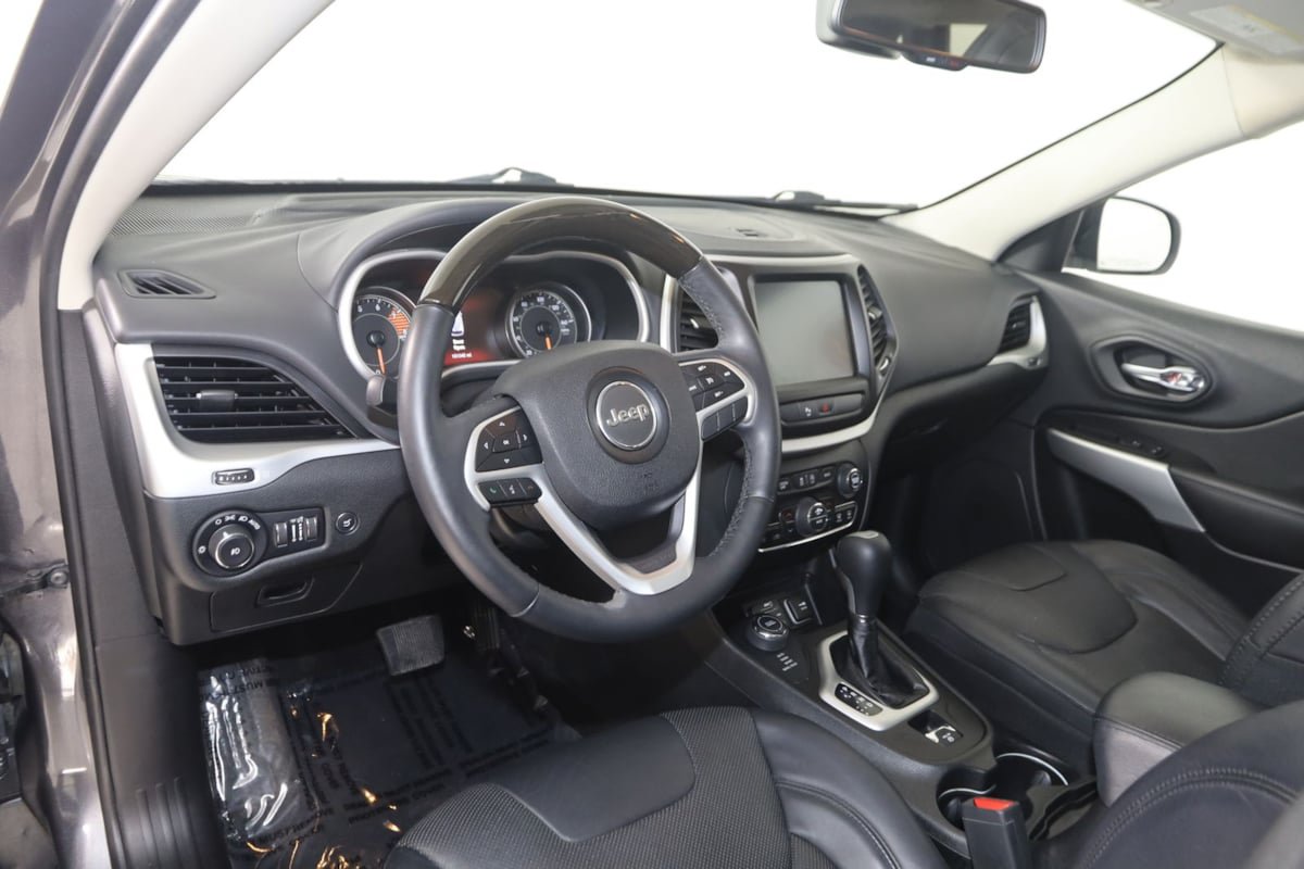 Used 2018 Jeep Cherokee Overland AWD/4WD image 24