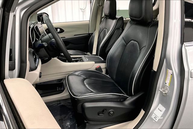 Used 2024 Chrysler Pacifica Limited image 22