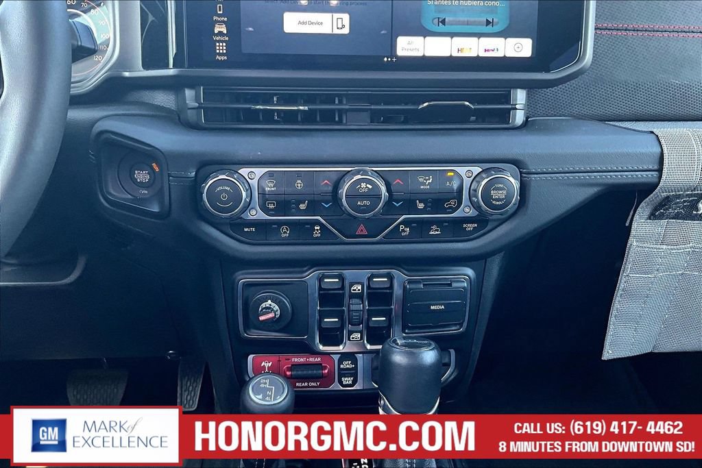 Used 2024 Jeep Gladiator Rubicon w/ Technology Group AWD/4WD image 14