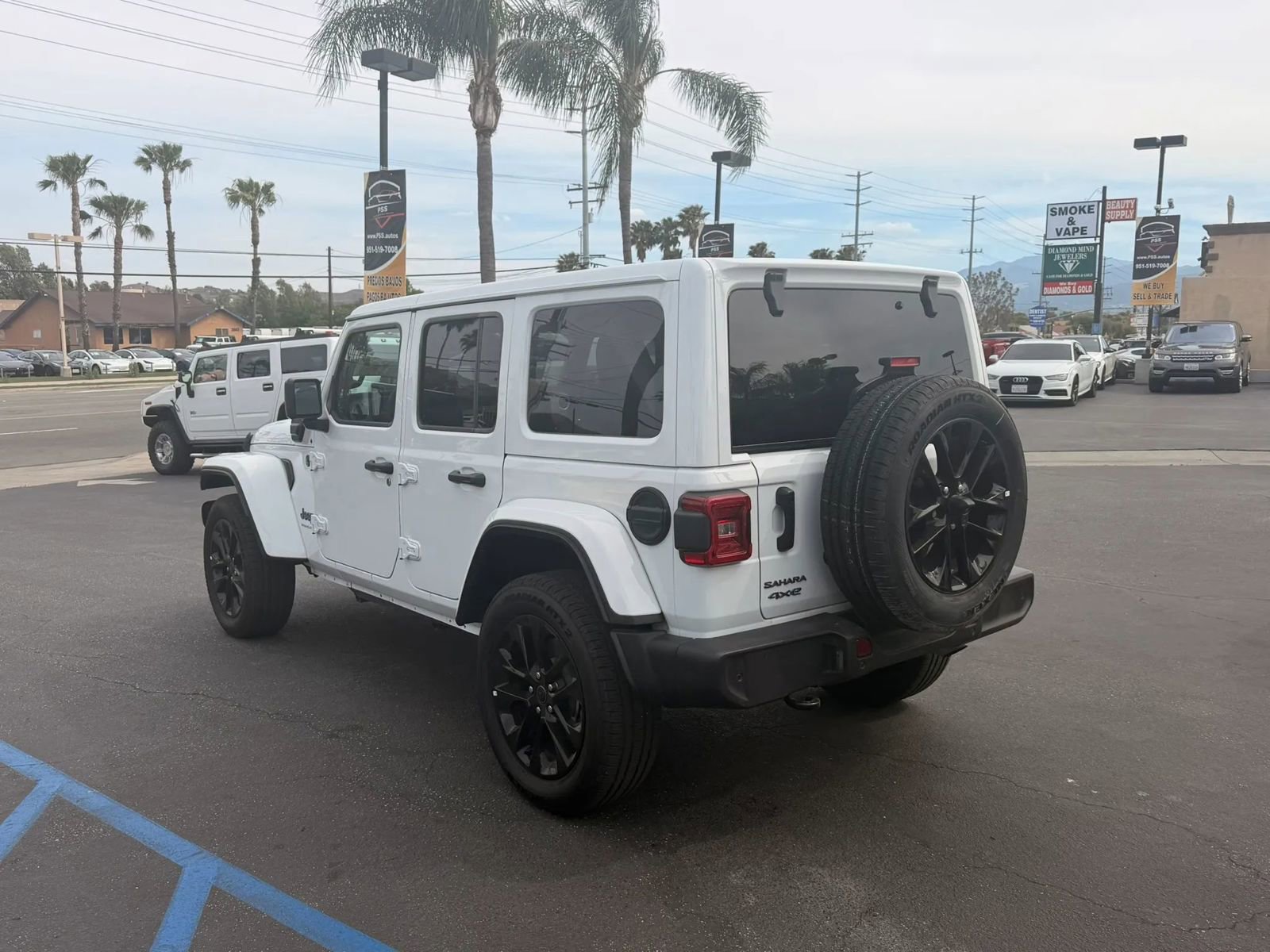 Used 2025 Jeep Wrangler Unlimited Sahara w/ Safety Group AWD/4WD image 5