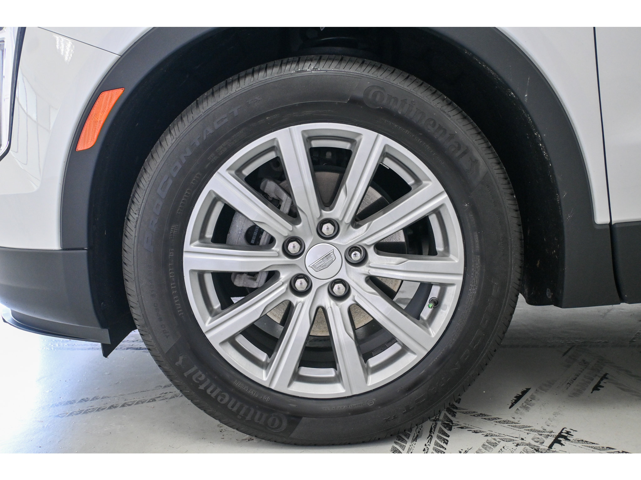 Used 2023 Cadillac XT4 Premium Luxury w/ Cold Weather Package FWD image 23