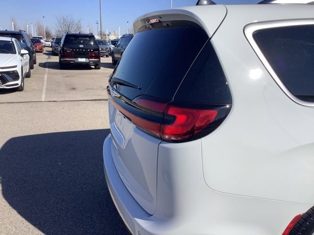 Used 2024 Chrysler Pacifica Pinnacle image 40