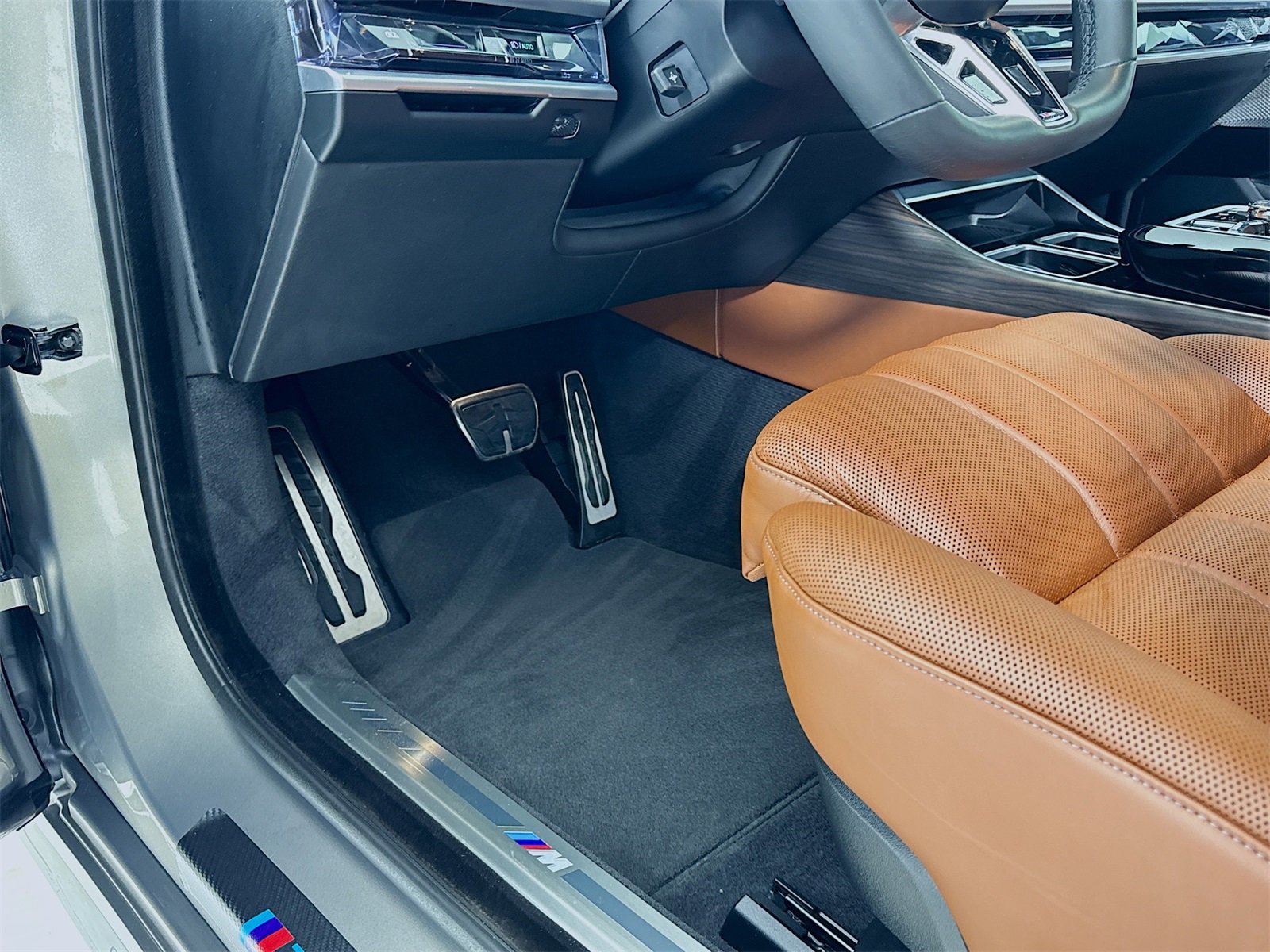 Used 2023 BMW 760i xDrive w/ Luxury Rear Seating Package image 23