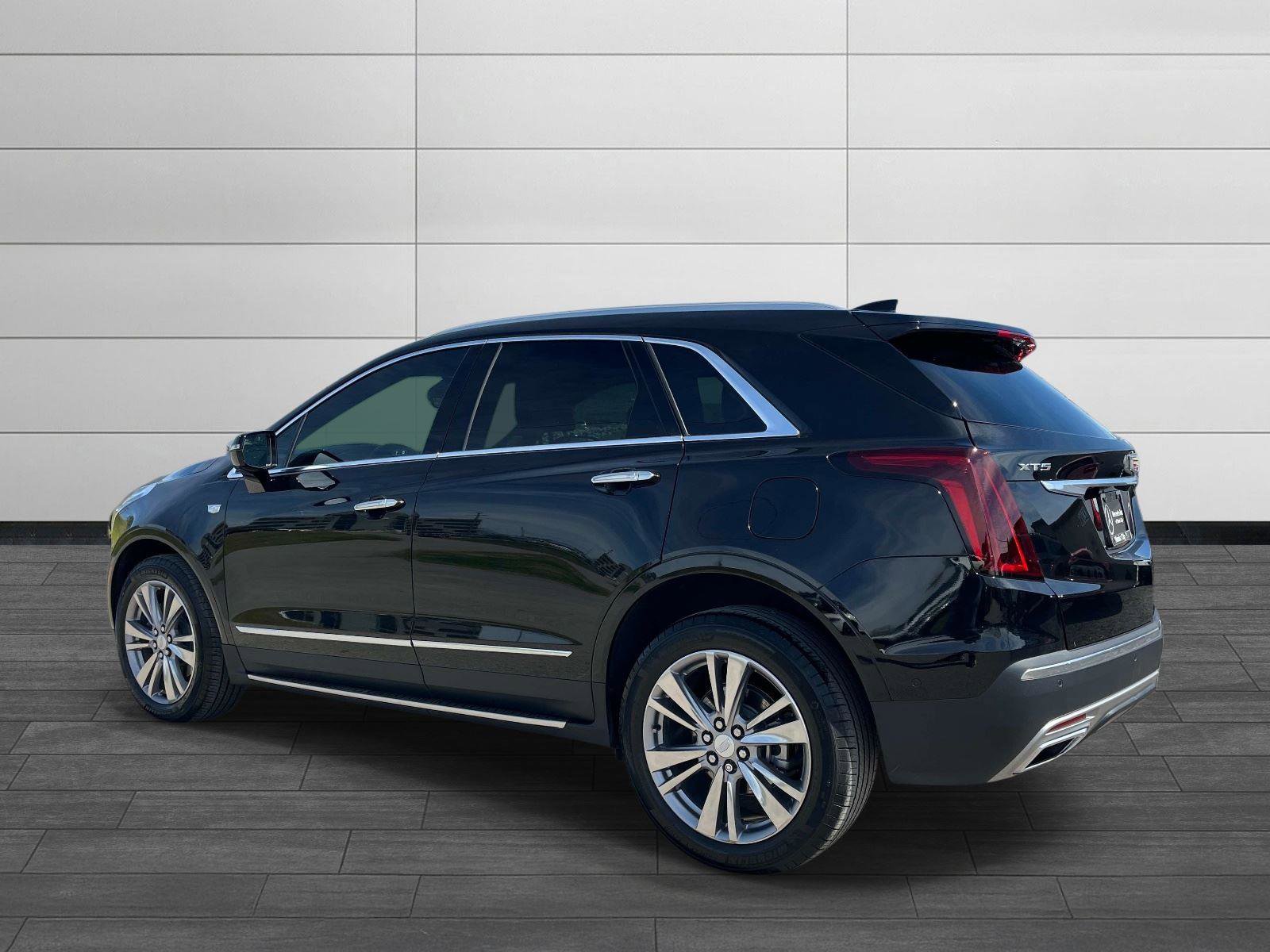 Used 2024 Cadillac XT5 Premium Luxury w/ Technology Package image 4