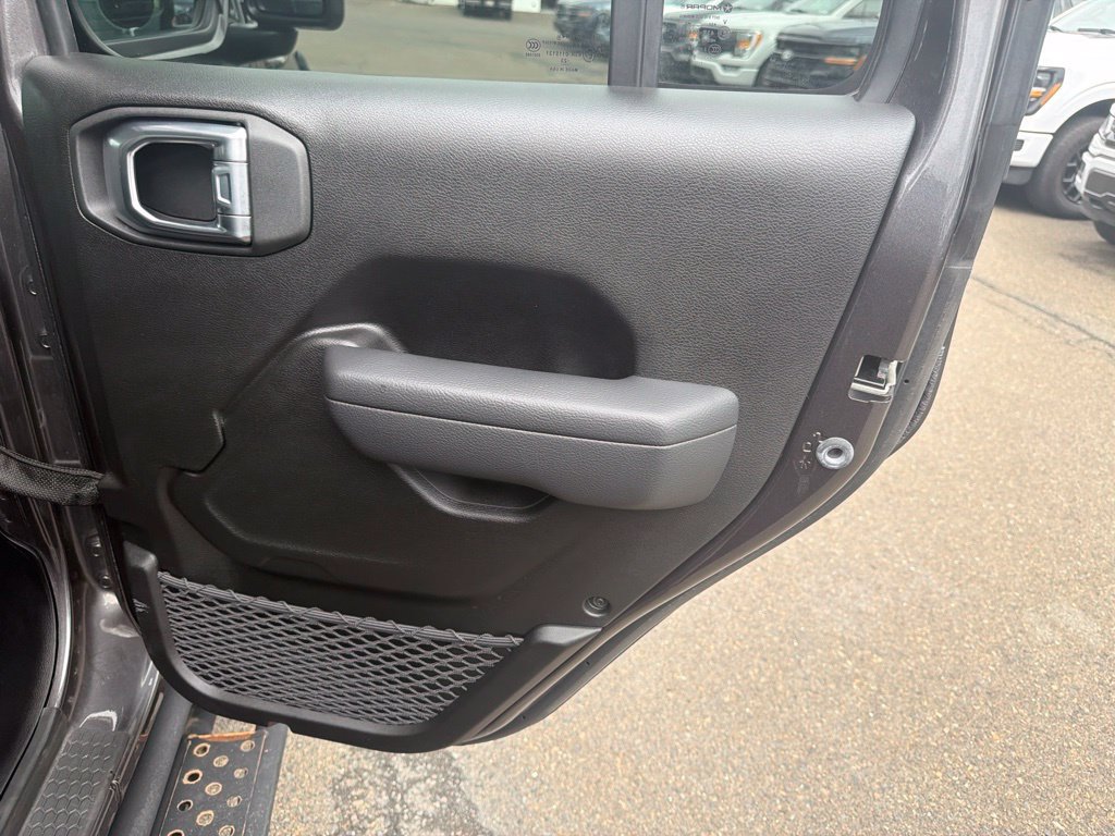 Used 2024 Jeep Wrangler Unlimited w/ Convenience Group AWD/4WD image 18